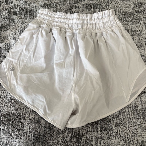 Lululemon Hotty Hot High-Rise Lined Short White Size 2 - Picture 4 of 7